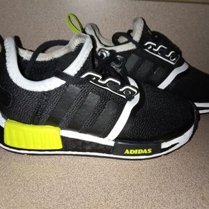 Kids black yellow and white Adidas size 8